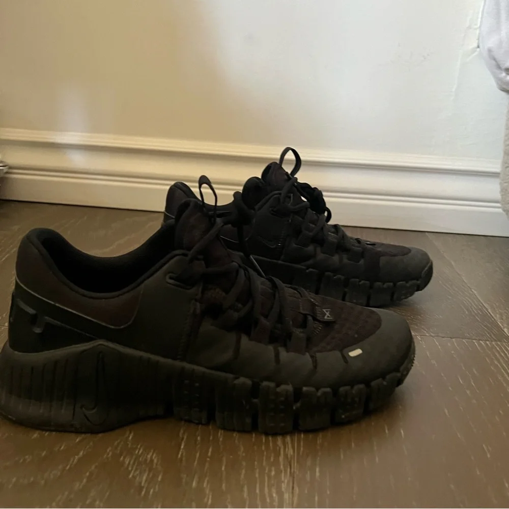 Nike Women’s All-Black Athletic Sneakers